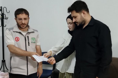DÜĞÜN TAKILARINI GAZZE'YE BAĞIŞLADILAR