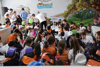 Kocaeli Kitap Fuarı’nda öğrencilerin kitap heyecanı