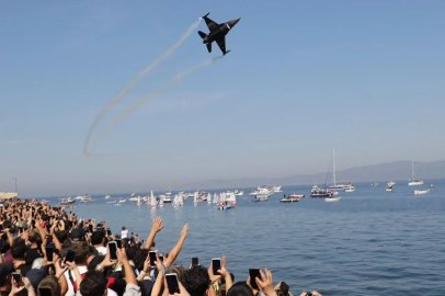 Mudanya’da SoloTürk yoğunluğu... Onlar gökyüzünde süzüldü, trafik kilitlendi