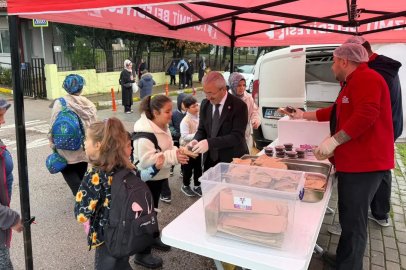 İzmit'te 'Beslenme Saati' üç okulda öğrencilerle buluştu