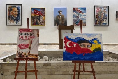 “Renklerin İzinde Cumhuriyet Sergisi” Bursa'da kapılarını açtı