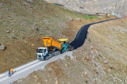 Çatak’ta sıcak asfalt çalışması